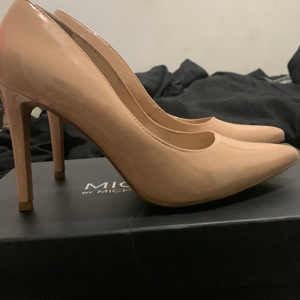 Worn once size 7 and a half good quality agine only worn once